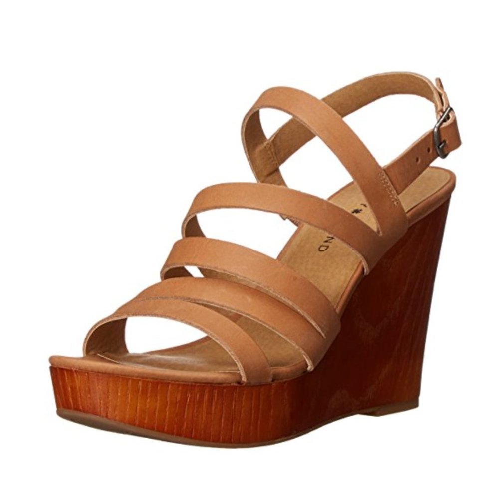 Lucky Larinaa Wedge Sandal in Tan 9
